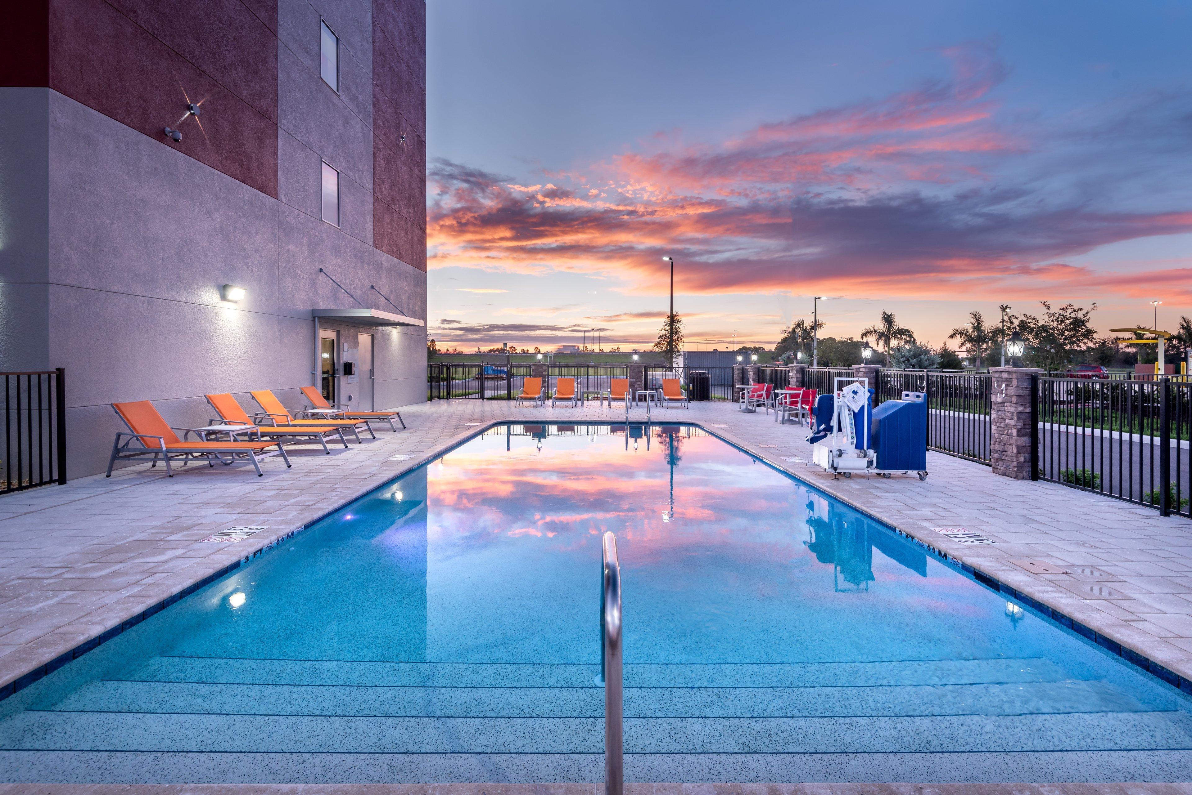 Holiday Inn Express & Suites - Punta Gorda By Ihg Экстерьер фото